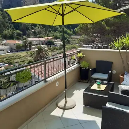Apartment Two Bedroom With Sea View *