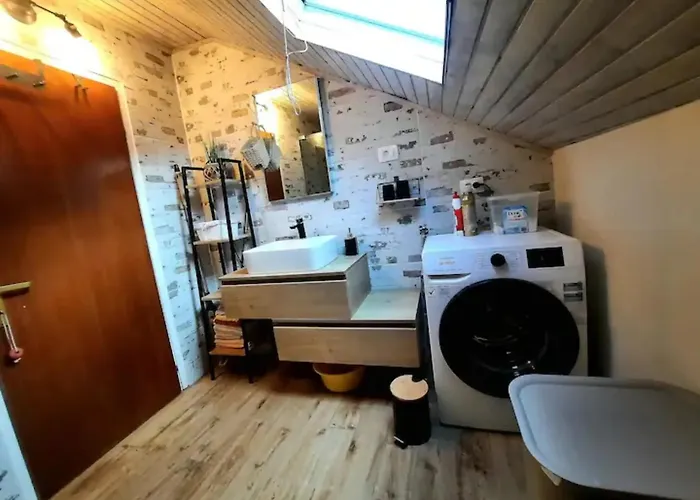 Two Bedroom With Sea View شقة *